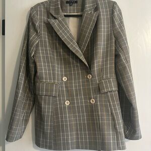 Chic Plaid Double-Breasted Blazer